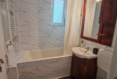 Închiriez apartament cu 3 camere zona pod roș - 2