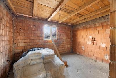 Casă cu 4 camere cu Teren 2056 Mp în Iratoșu - 14