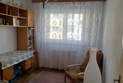 Inchiriez apartament de 3 camere in cartierul ?trand - 2