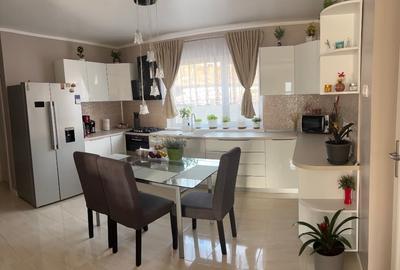 Casă individuală cu 3 camere cu Canalizare în Central - 3