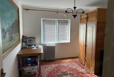 Apartament cu 4 camere decomandat în Central