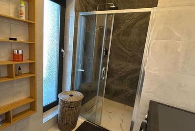 Casă cu 4 camere cu Canalizare în Central - 2