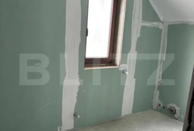 Casă cu 7 camere cu Teren 400 Mp în Central