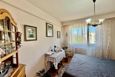 Apartament cu 3 camere semidecomandat în Gojdu
