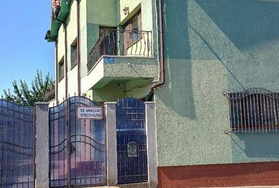 Casă cu 6 camere cu Teren 354 Mp în Central - 1