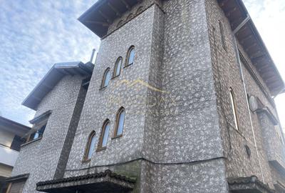 Casă individuală cu 8 camere cu Canalizare în Primăverii - 1