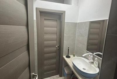 Spațiu comercial, de 50 mp, în Central - 3