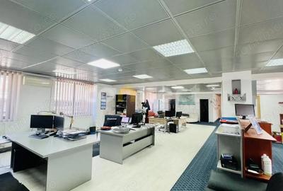 Spațiu comercial, de 240 mp, în Luna - 7