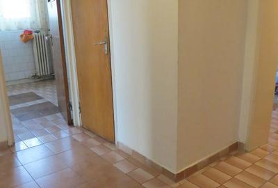 Apartament cu 4 camere semidecomandat în Titan - 1
