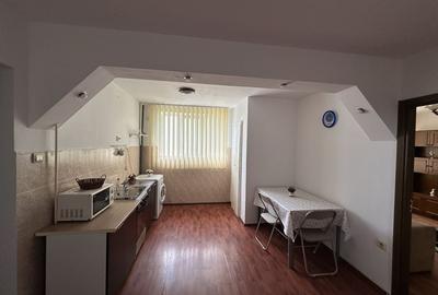 Apartament cu 2 camere decomandat în Calea București - 3