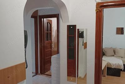 Inchiriez ap.3 camere decomandat Alea Zmeurei etaj3 din 4, termen lung - 7