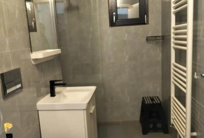 Apartament cu 2 camere semidecomandat în Craiovița Nouă