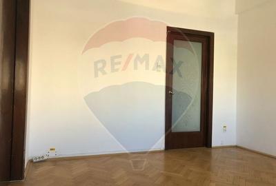 Apartament cu 4 camere nemobilat in P-ta Victoriei langa Orange - 19