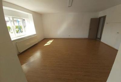 Spațiu comercial, de 70 mp, în Central - 8
