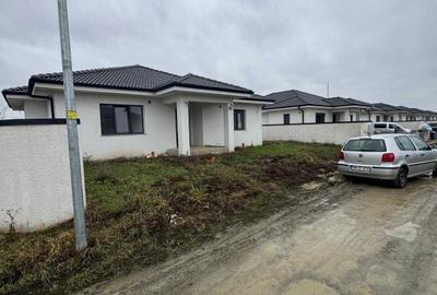 Casă cu 4 camere în Exterior Vest - 1