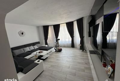 Casă cu 10 camere cu Teren 425 Mp în Sânmartin - 1