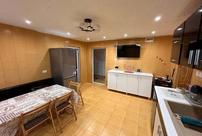 Apartament cu 3 camere decomandat în Micro 2 - 8