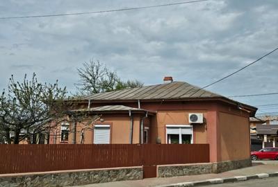Casă individuală cu 5 camere în Casa Cărții