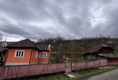 Casă cu 4 camere cu Teren 1120 Mp în Fărăgău - 1