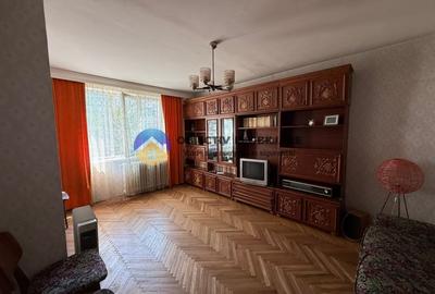 Apartament de vanzare 3 camere - Zona Centrala / Etaj 1