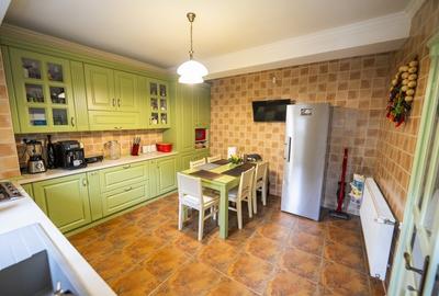 Casa cu personalitate Strada Spania - 11
