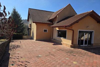 Casa la 6 km de Deva - 1