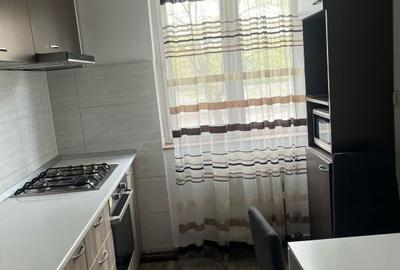 Apartament cu 2 camere decomandat, mobilat în Central