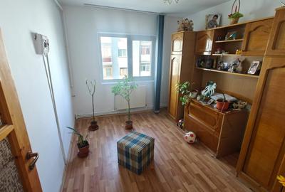 Apartament cu 3 camere confort 1 dec sporit ~ etaj intermediar ~ COMISION 0 - 5