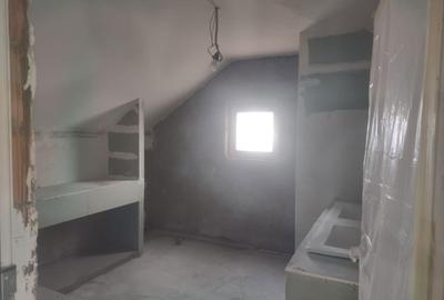 Casă cu 4 camere în Oncea