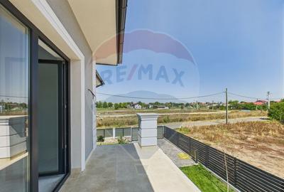 Vila cu 4 camere de vanzare- Darza -Crevedia - 14