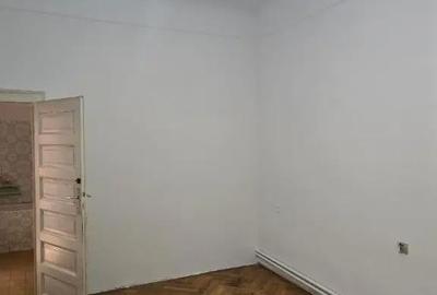 Casă cu 6 camere cu Teren 242 Mp în Ultracentral