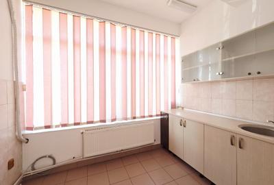 Spațiu comercial, de 55 mp, în Central - 9