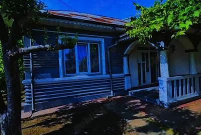 Casă cu 4 camere cu Teren 785 Mp în Central