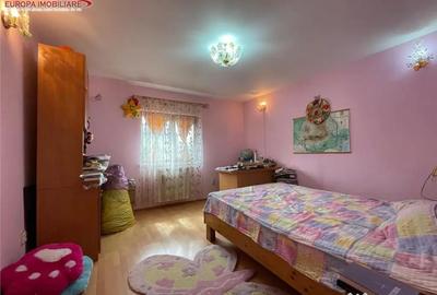 Casă cu 4 camere cu Teren 174 Mp în Central - 6