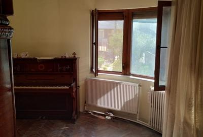 Apartament cu 4 camere semidecomandat în Ultracentral