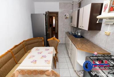 Apartament cu 3 camere decomandat, mobilat în E3 - 9