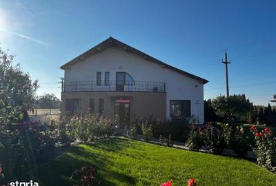 Casă cu 5 camere cu Teren 1250 Mp în Central