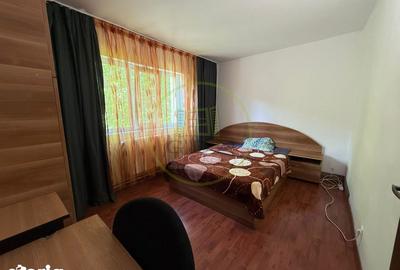 Apartament cu 3 camere semidecomandat, mobilat în 1 Mai