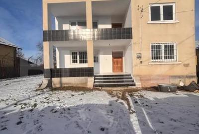 Spațiu comercial, de 320 mp, în Central - 4