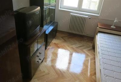 3 cam etaj 2 central Piata 700 - 2