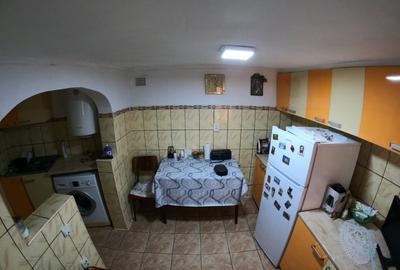 Casă cu 4 camere cu Teren 118 Mp în Central - 1