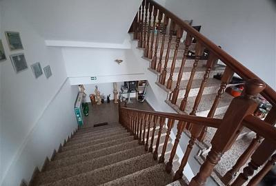 Casă cu 10 camere cu Canalizare în Central - 3