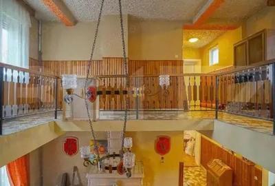 Casă cu 7 camere cu Canalizare în Central - 8