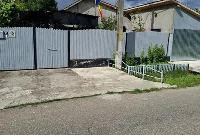 Casă cu 2 camere cu Teren 600 Mp în Golești (Ștefănești)