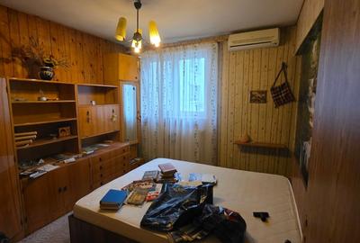 Titan, chiar la intrare in Parcul IOR, pe Lunca Bradului, la Scoala 195 - 14