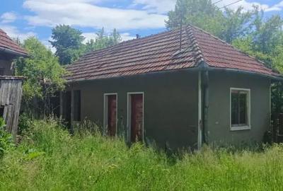 Casă cu 4 camere cu Teren 4 Mp în Stâncești