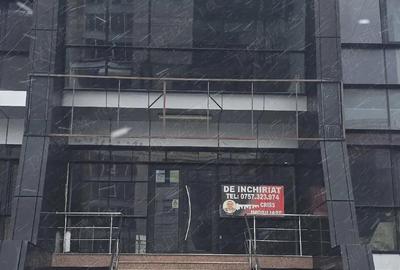 Spațiu comercial, de 450 mp, în Central - 4