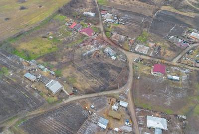 Teren Construcții intravilan de 2889 mp, în Comarna - 7