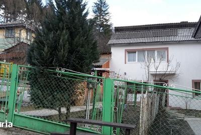 Casă cu 3 camere cu Teren 44 Mp în Central - 1