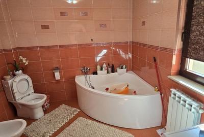 Casă cu 4 camere în Hudum - 1